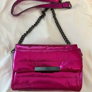 Think Royln Metallic Pink bag with Chrome and Pink strap. Like new condition ⭐️